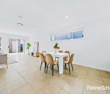 Contemporary Four-Bedroom Home Close to Transport & Shops - Photo 3