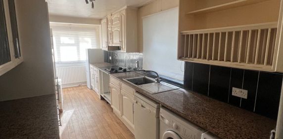 Elgar Avenue - Photo 2