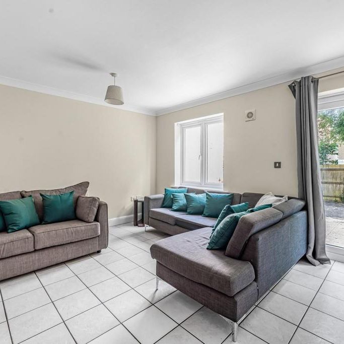 6 bedroom townhouse to rent - Photo 1