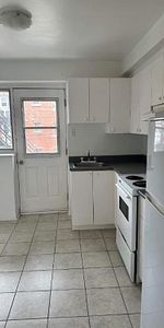 1 CH - 1 SDB - Montréal - $1,200 /mo - Photo 3