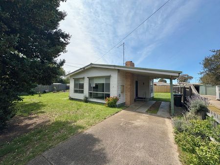 Recently Updated Family Home - Photo 2