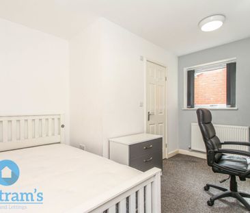 4 bed Semi-Detached House for Rent - Photo 4