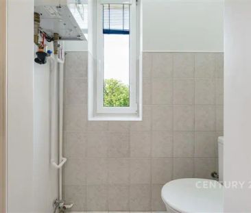 Pronájem prostorného a světlého bytu 3+1 s balkonem a velkou zahrad... - Photo 2