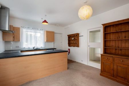 2 bedroom semi-detached bungalow to rent - Photo 2
