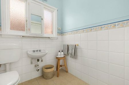 Character Filled Home in Prime Ashburton Location - Photo 5