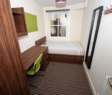 3 bedroom flat to rent - Photo 3