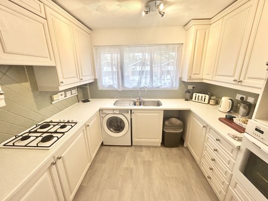 Pine Drive, Southampton - Photo 1