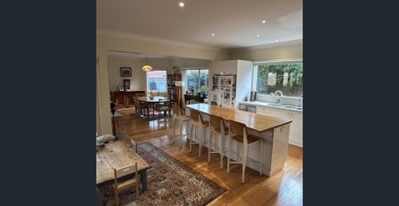 Rare Stunning Ivanhoe East Home - Photo 5