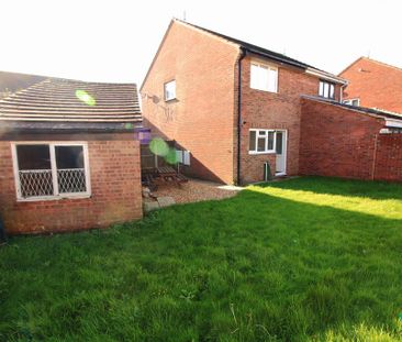 2 bedroom semi-detached house to rent - Photo 6