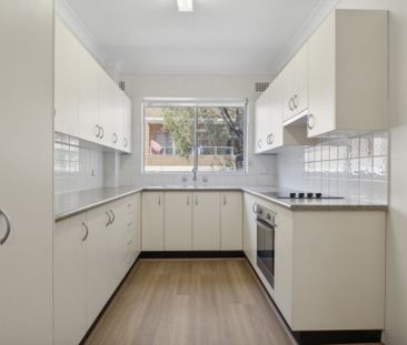 SPACIOUS GROUND FLOOR APARTMENT - Photo 6