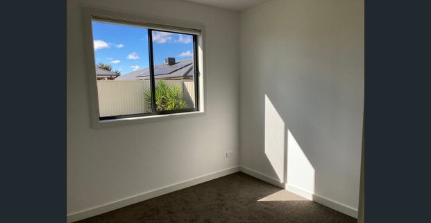 Modern Family Home North Shepparton - Photo 1