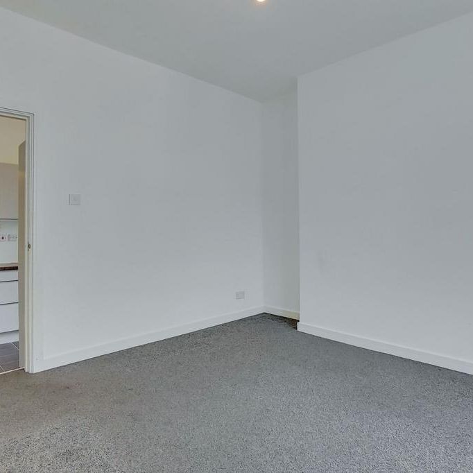 2 bedroom ground floor flat to rent - Photo 1