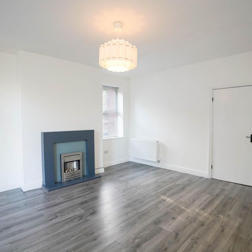 2 bed Flat for Rent - Photo 1