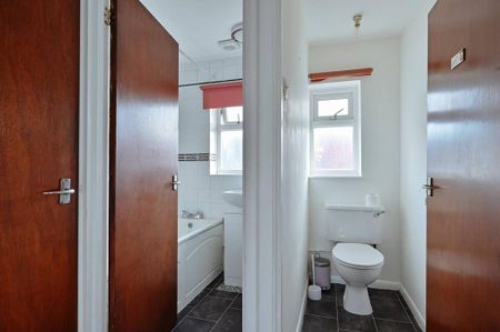 3 bedroom semi-detached house to rent - Photo 5