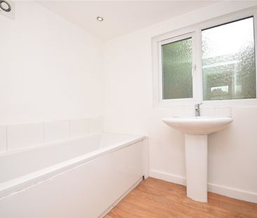 35, Spring Valley Crescent, Bramley, Leeds, LS13 4RL - Photo 5
