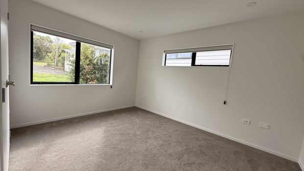 Brand New 4 Bedroom Near Pakurange Heights schools - Photo 1