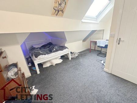 8 Bedroom Semi-Detached House - Photo 5