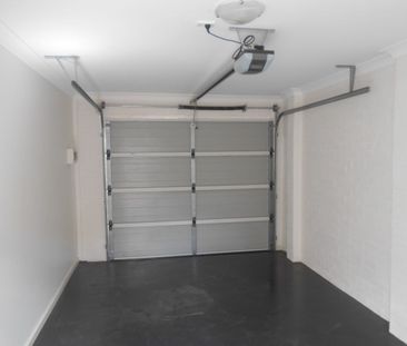 Three Bedroom Townhouse In Convenient Location - Photo 3