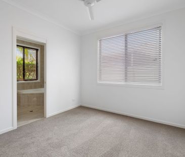 37 Oyster Cove Promenade, Helensvale. - Photo 1