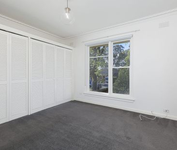 Light-Filled Living in a Prime Caulfield South Location - Photo 3