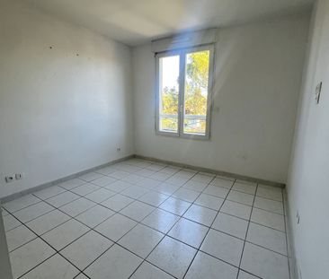 Appartement 3 pièces 71m2 MARSEILLE 12EME 1 054 euros - Photo 3