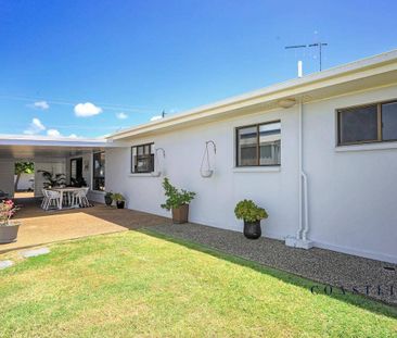 BREAK LEASE: 3 bedroom home located near central Bargara! - Photo 2