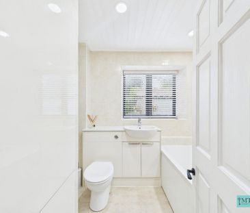 4 bedroom end of terrace house to rent - Photo 6