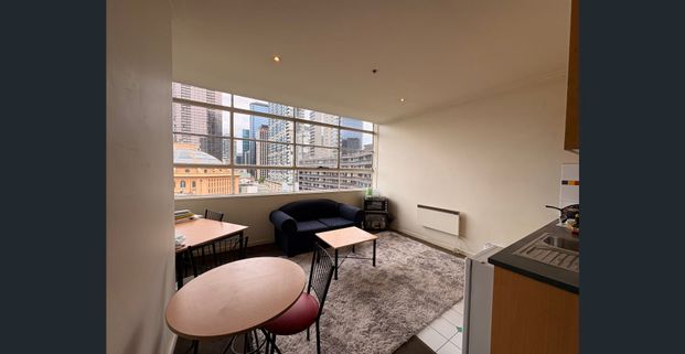 Prime City Living – Furnished Apartment with Stunning Views - Photo 1