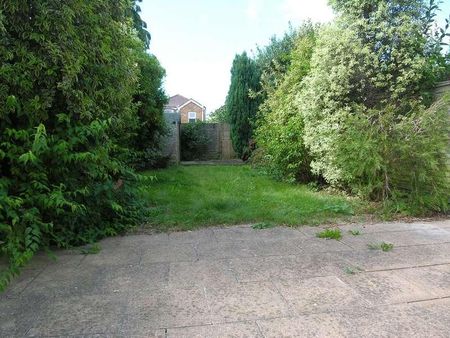 Bedroom Semi Detached House In Charminster, BH8 - Photo 4