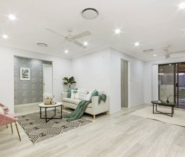 Beautiful 4 Bedroom Home - Walk to Station & Shops! - Photo 2