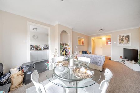 2 bedroom flat to rent - Photo 2