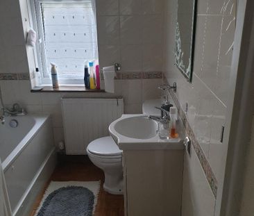 One Bedroom Bright Maisonette with Private Garden to Rent in Dagenham, 5 min Walk to Tube - Photo 3