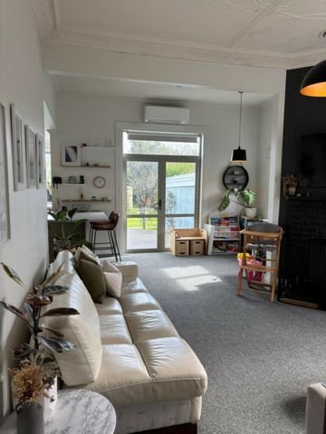 Charming, modern and comfortable in Tainui! - Photo 3