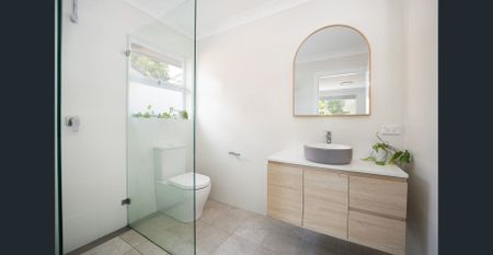 Spacious & Modern 4-Bedroom Family Home - Photo 4