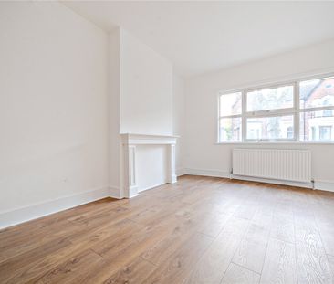 Belmont Road, N15, London - Photo 3