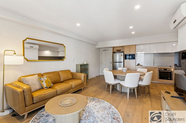 Luxury Fully Furnished Apartment HOME OPEN TUESDAY 28 APRIL AT 10.30AM SHARP! - Photo 1