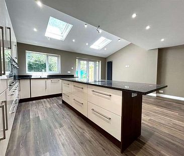 Pierrefondes Avenue, Farnborough, Hampshire, GU14 - Photo 2