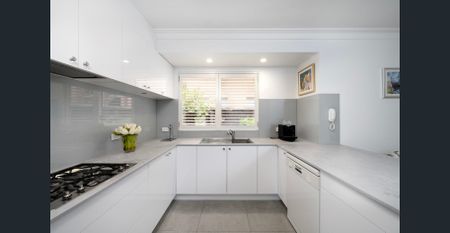 Prestige Apartment with House Like Proportions - Photo 3