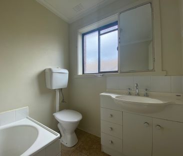 CENTRALLY LOCATED ONE BEDROOM APARTMENT - Photo 5