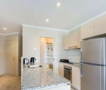 Want to Live with Style and Convenience! - Furnishing Optional - Photo 6