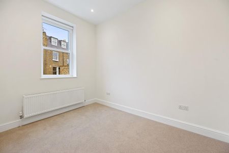 4 bedroom flat to rent - Photo 2