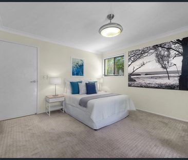 Sprawling 2 level townhouse as big as a house! - Photo 5