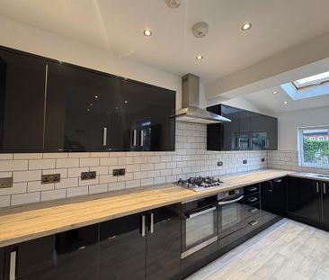 4 bedroom semi-detached house to rent - Photo 1