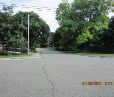 Detached Home For Lease | N9244900 - Photo 5