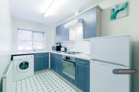 2 bedroom flat to rent - Photo 4