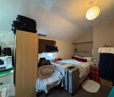 1 bedroom in a house share to rent - Photo 1