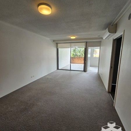 Big! 1 bedroom unit for rent next Brisbane river - Photo 1