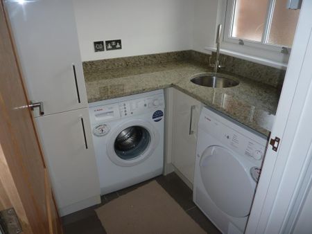 4 bedroom semi-detached house to rent - Photo 5