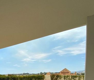 2 bedroom luxury Apartment for rent in Estepona, Andalusia - Photo 2