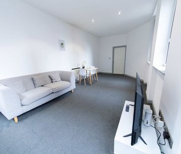 High Street - Photo 4